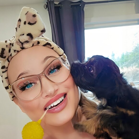 Meet your Posher, Valentina - Picture 1 of 2